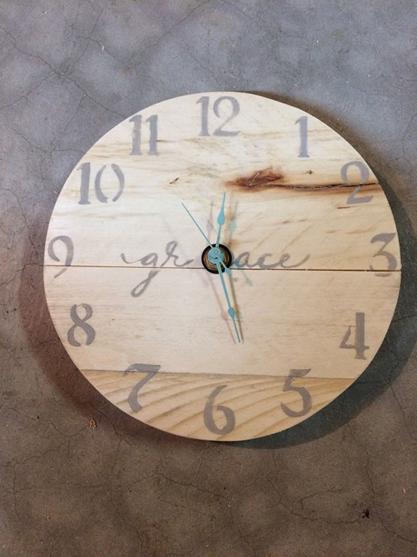 Üç parça yuvarlak palet saat